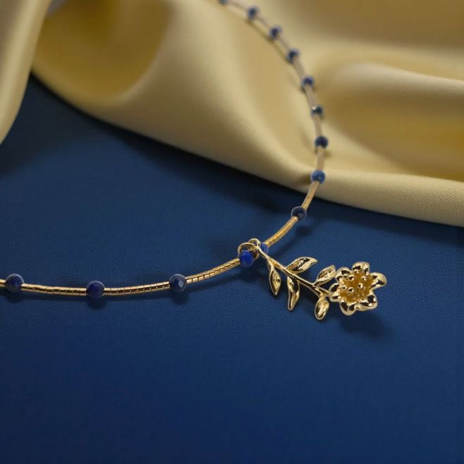 Zář zlata a hloubka modrého kamene- lapis lazuli. 💙 Již brzy v prodeji. #lapislazuli #elegance #madeinczechia #comingsoon...